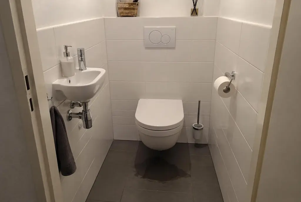 Lekdetectie Laren – natte vloer bij een toilet